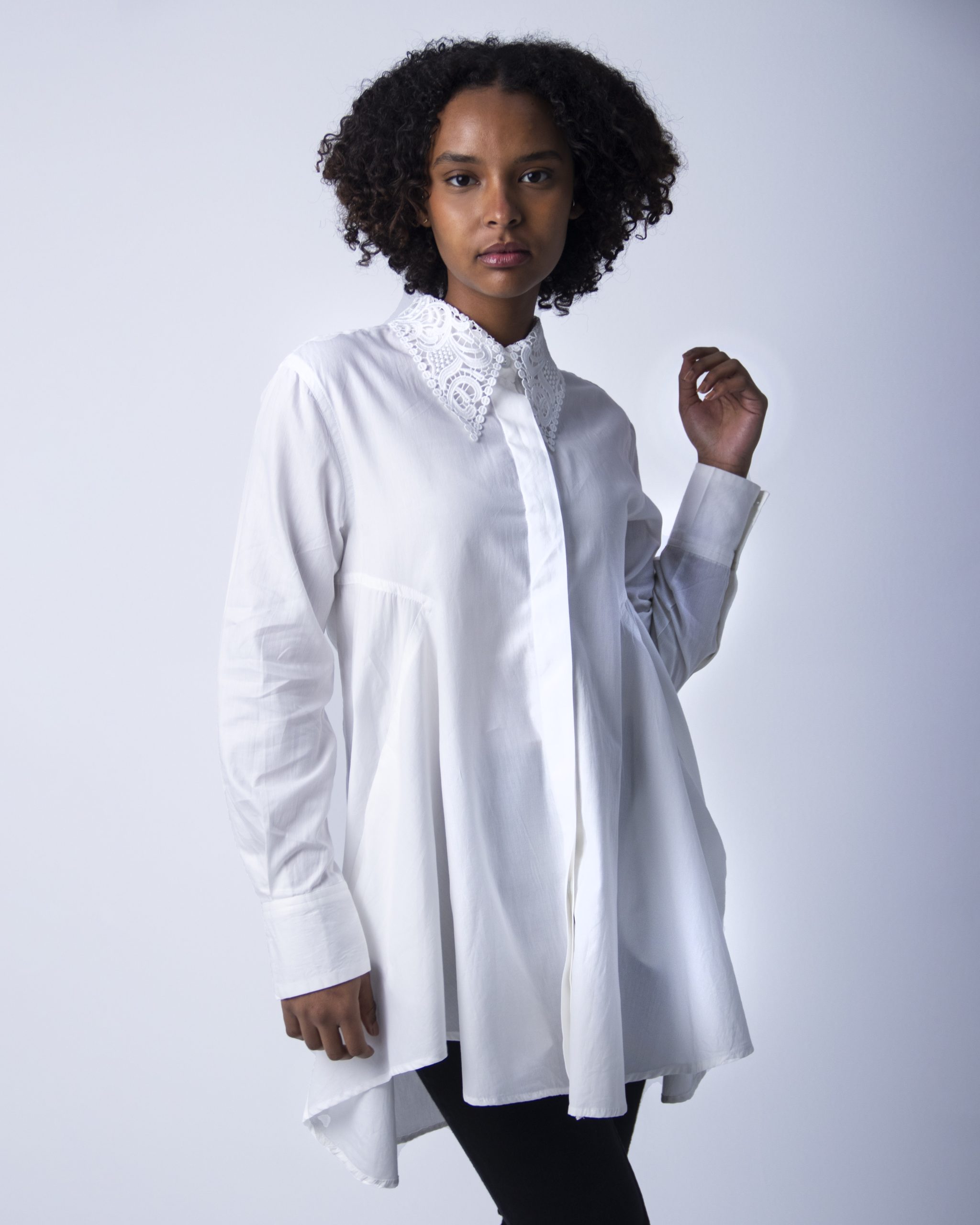WHITE SHIRT WITH GEPURE COLLAR